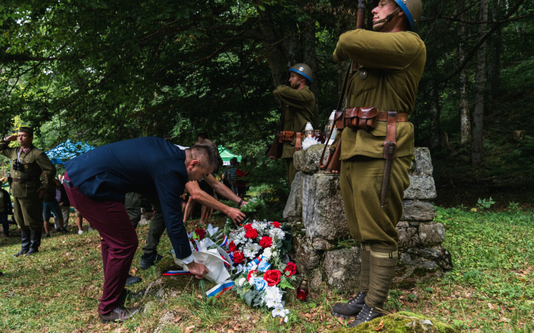 Obec Jasenie slávnostne otvorila Areál dejiska Slovenského národného povstania v Lomnistej doline