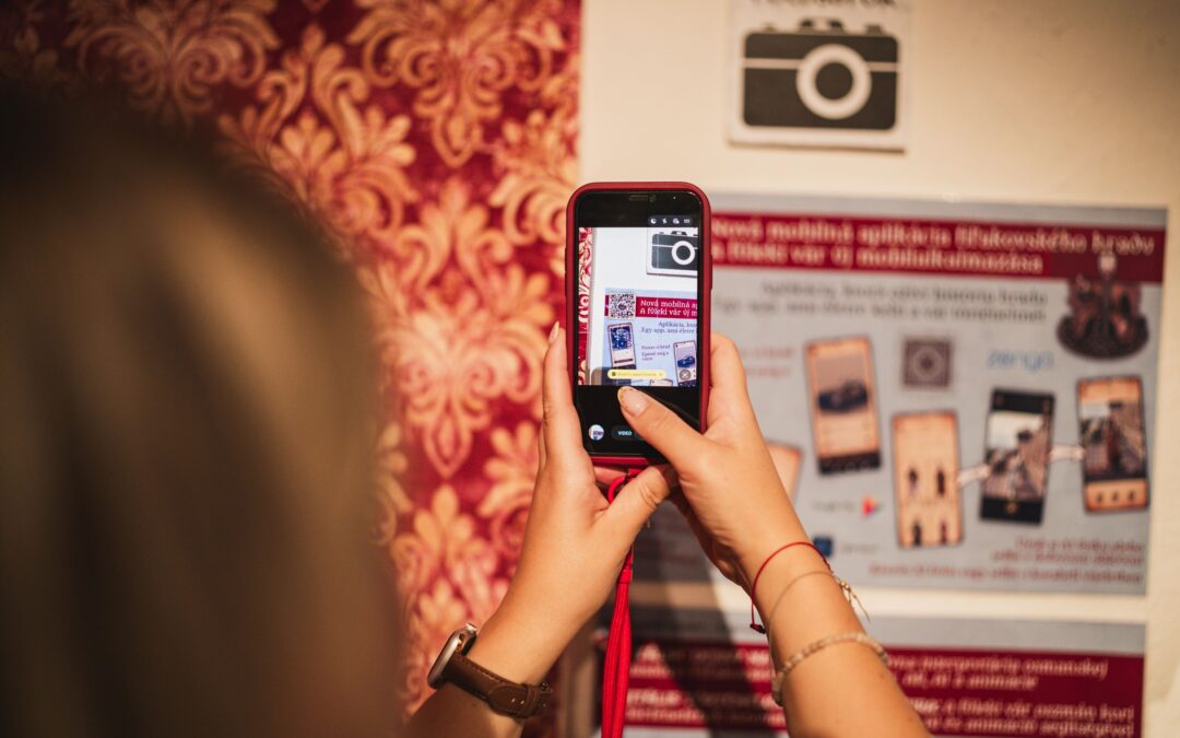 Fiľakovský hrad vstupuje do digitálnej éry. História sa po novom návštevníkom prihovorí prostredníctvom umelej inteligencie a rozšírenej reality